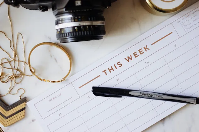 Sharpie on top of a paper calendar page that says &#039;This week' with nothing scheduled. Photo by Jazmin Quaynor at Unsplash.com